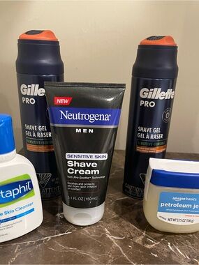 Neutrogena Men Sensitive Skin Shave Cream - Black and Blue Accents